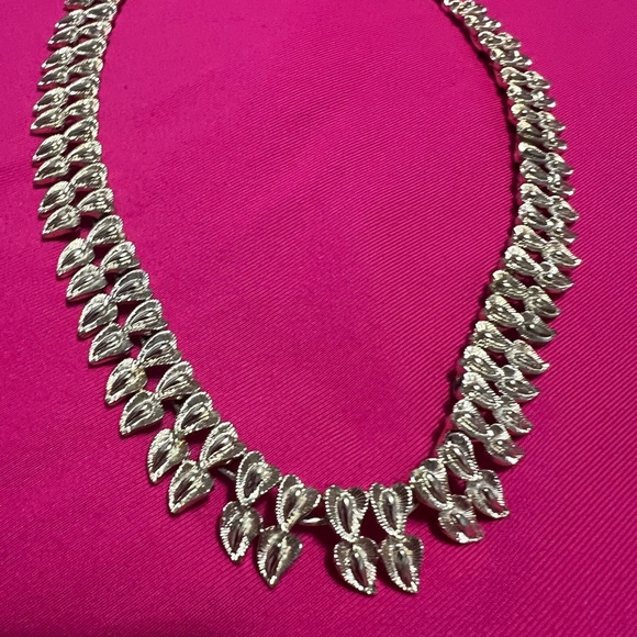 Vintage - Coro  Silver Tone -Neclkace - Picture 5 of 13